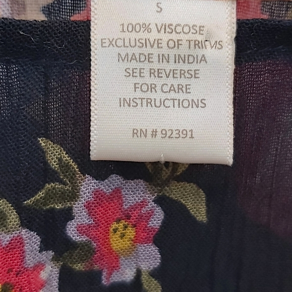 Band of Gypsies floral poncho - Picture 5 of 6